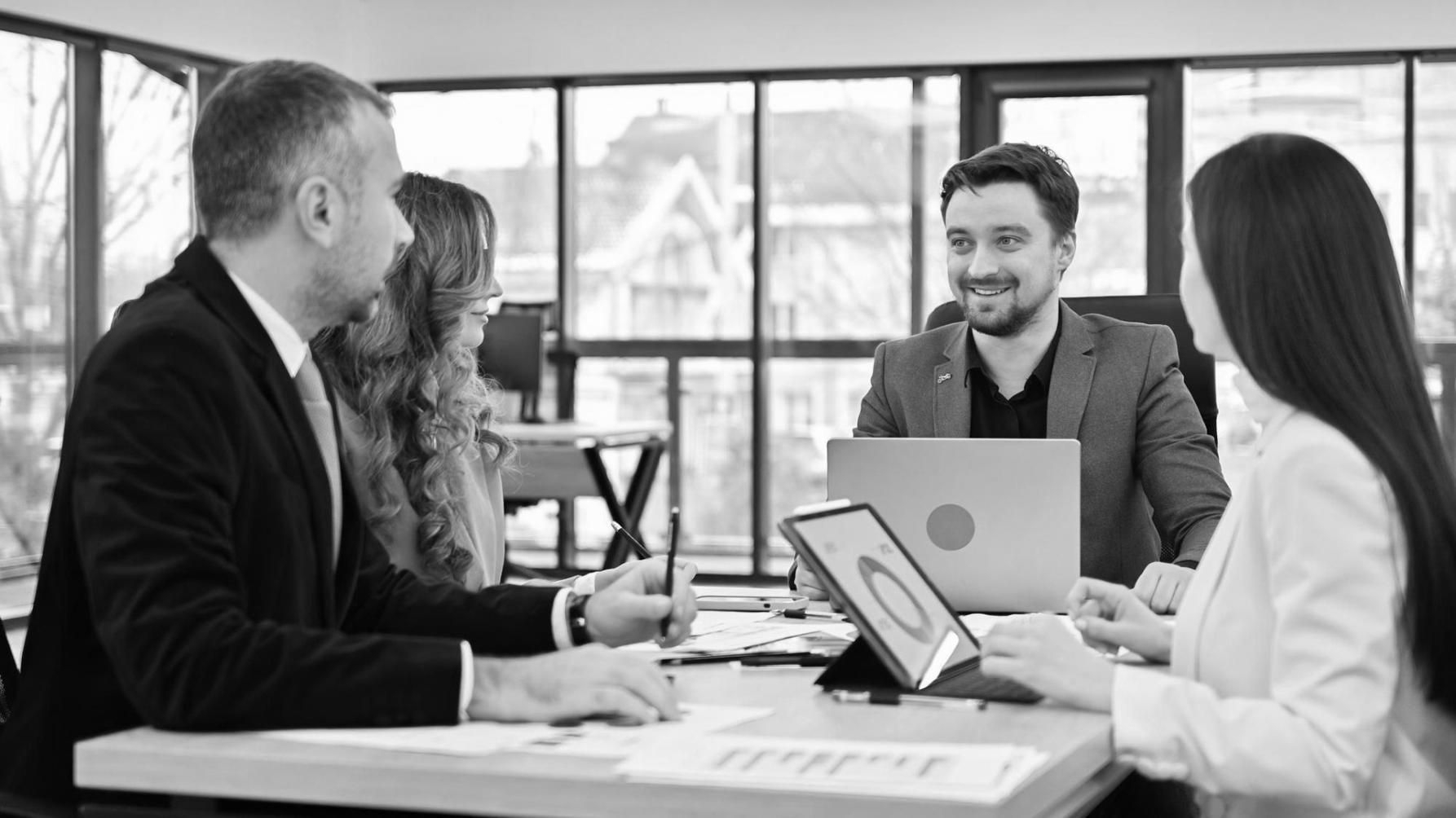 Ambiente di sviluppo con interfaccia Unity e pannelli di progettazione